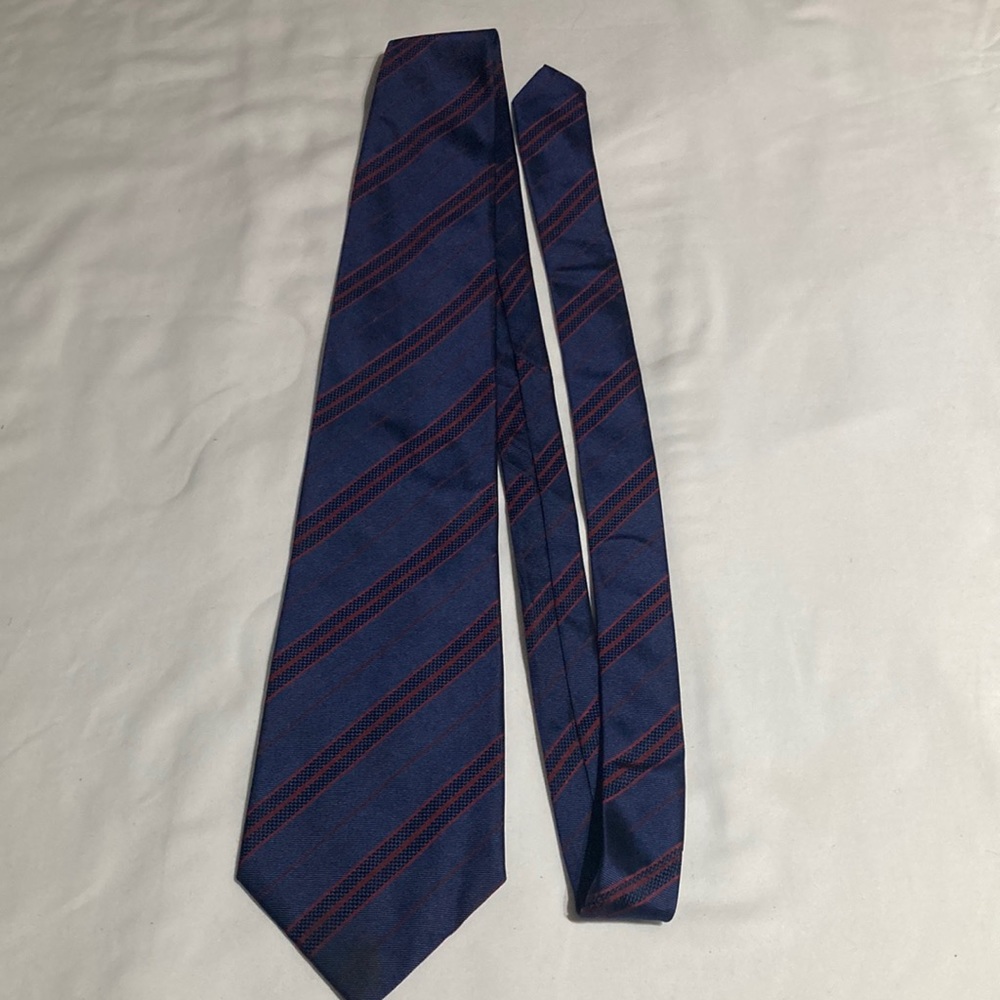 Geoffrey Beene navy and red striped Tie 100% silk and about 4 inches wide.